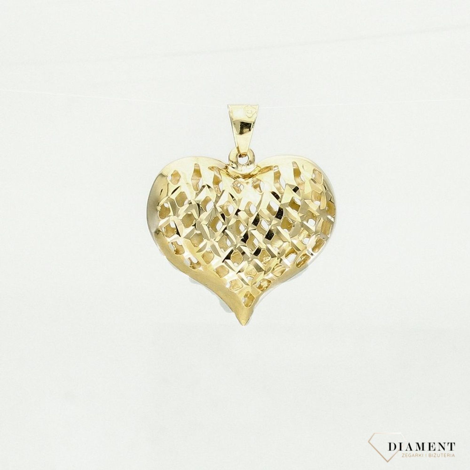 Złoty wisiorek na łańcuszek o ponadczasowej formie serca, wykonany z 8-karatowego złota to biżuteria symbolizująca głęboką miłość i oddanie..jpg